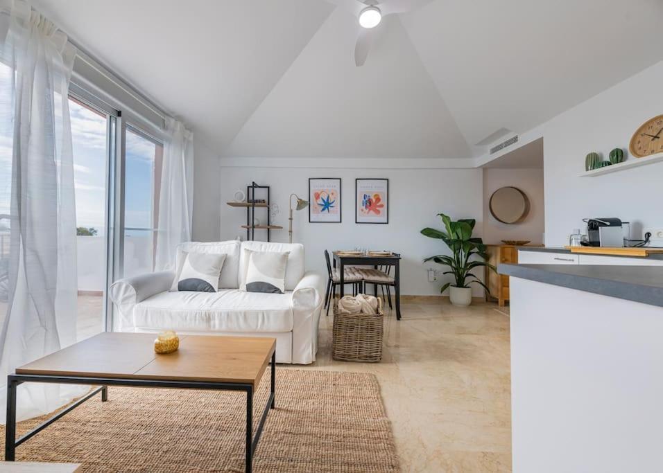 Appartamento Atico Nuevo En Lujosa Urbanizacion Junto A Restaurantes Y Cafeterias Marbella